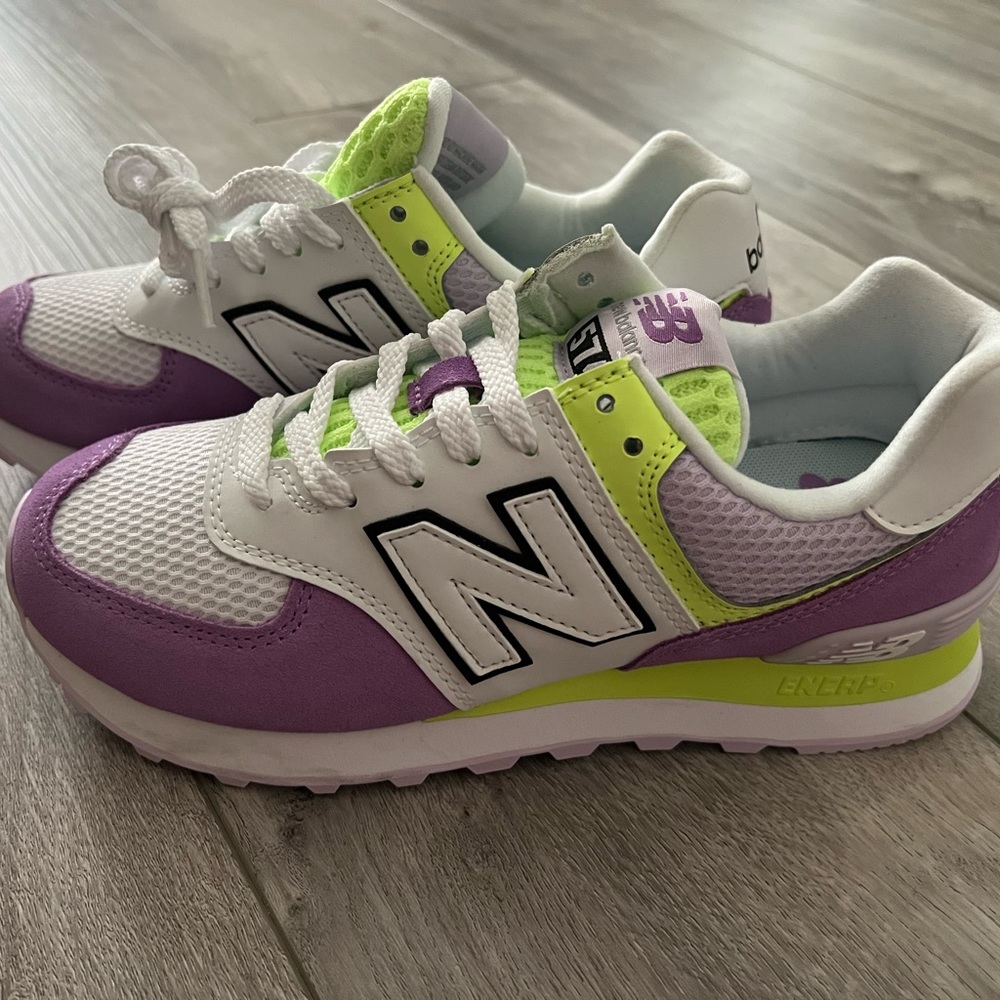New Balance Women’s 574 V2 Sneaker